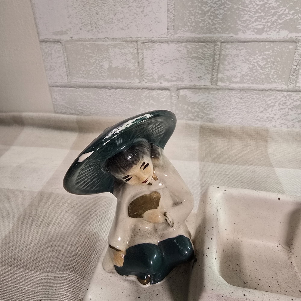 Vintage MCM Leviton Table Lamp Green White Porcelain Asian 2 Figures with Hats - Picture 9 of 11